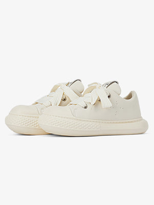 Zapatillas chunky big toe – Par crema, en ángulo | XoKool