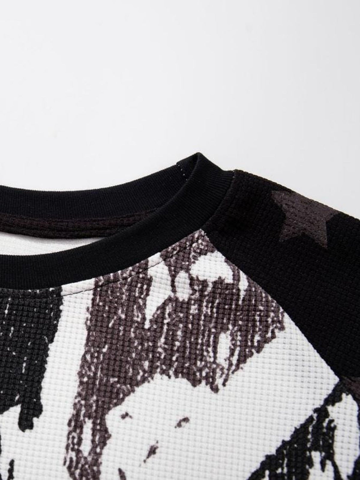 Union Jack raglan tee – collar close-up | XoKool