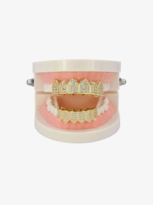 Vampire fang grillz – Gold, on dental model | XoKool