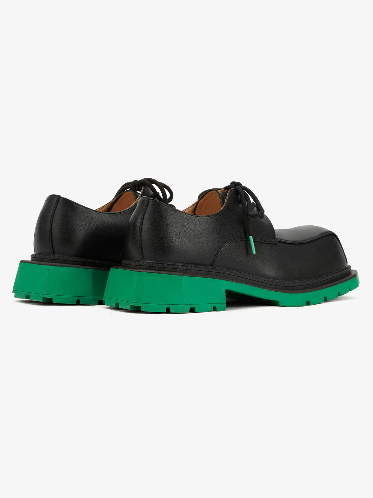 Chunky Derby Schuhe – grüne Sohle, Paar von der Seite | XoKool