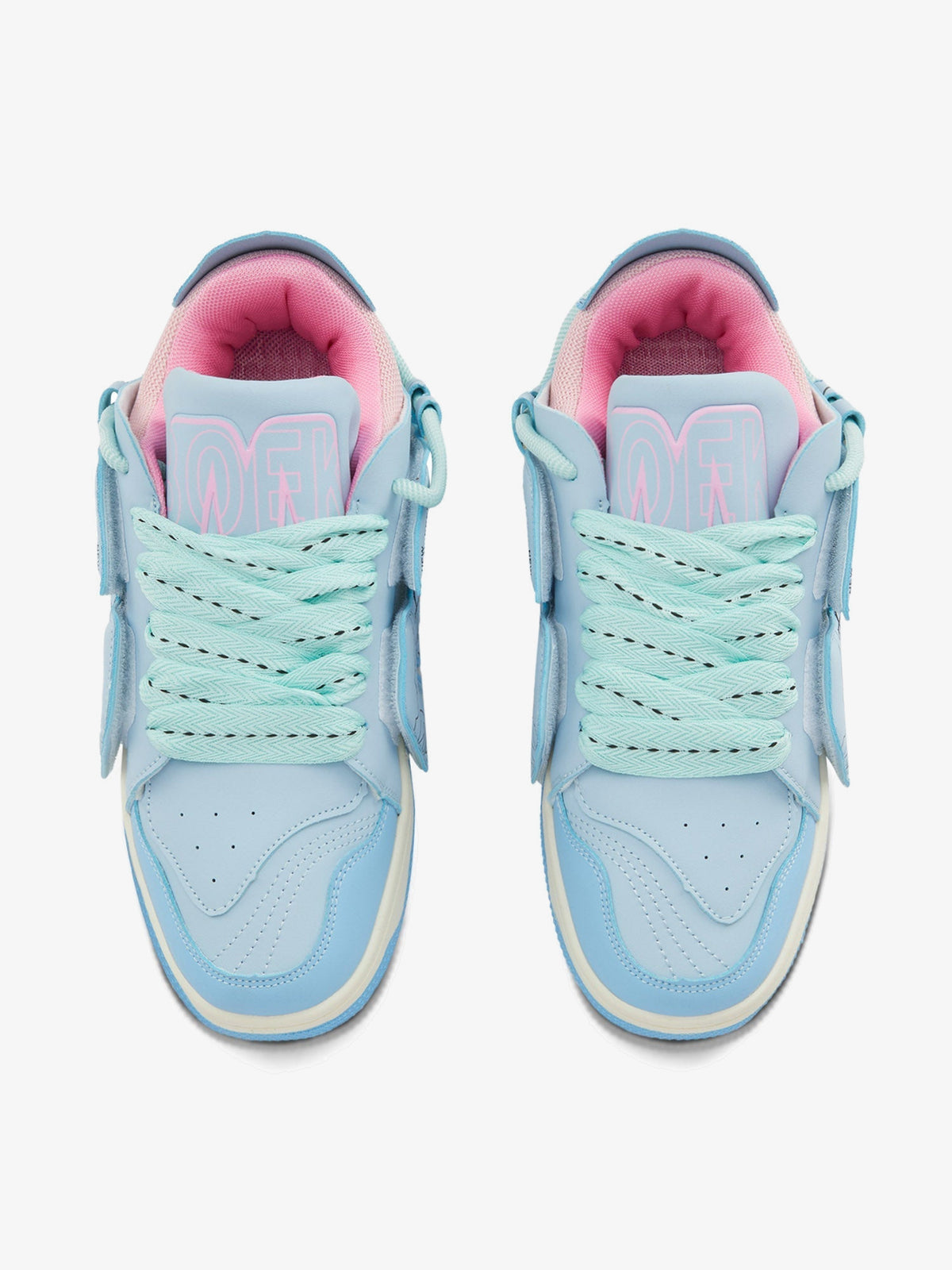 Skate Sneaker mit Buchstaben – Himmelblau, Ansicht von oben | XoKool
