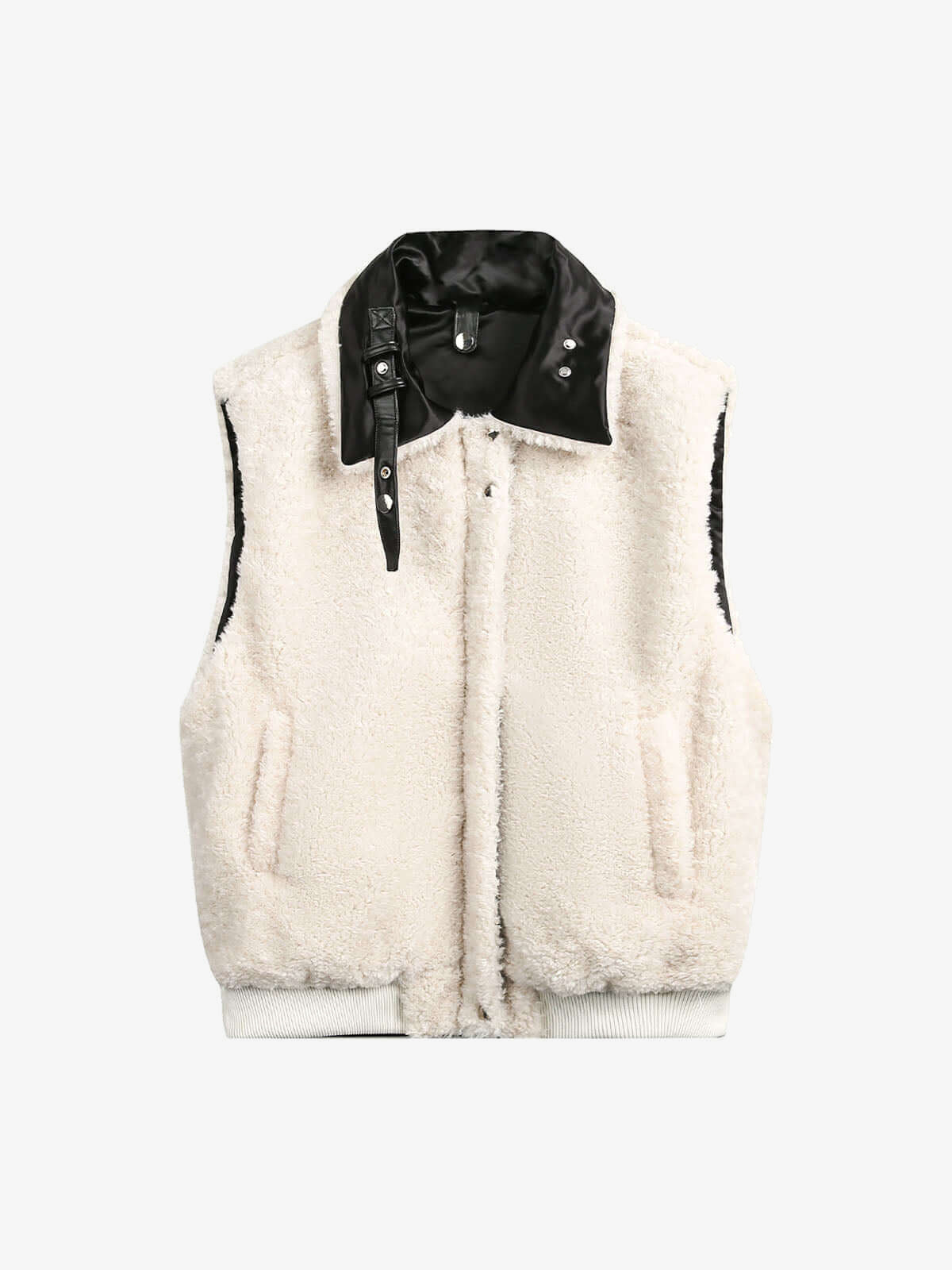 Chaleco sherpa reversible en crema y negro – Lado crema, frente | XoKool