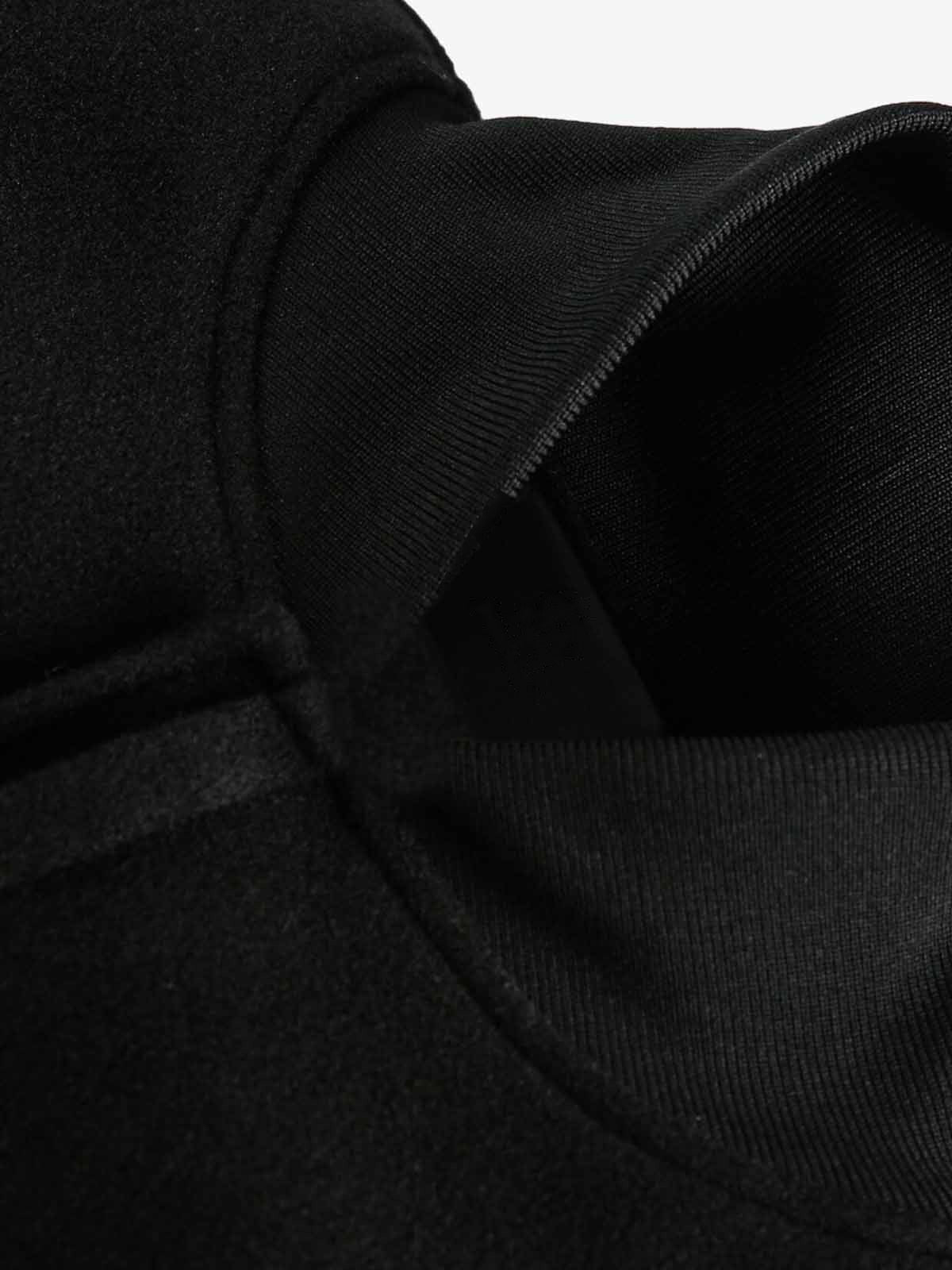 Chaqueta letterman negra con mangas de cuero sintético – detalle del interior del cuello | XoKool