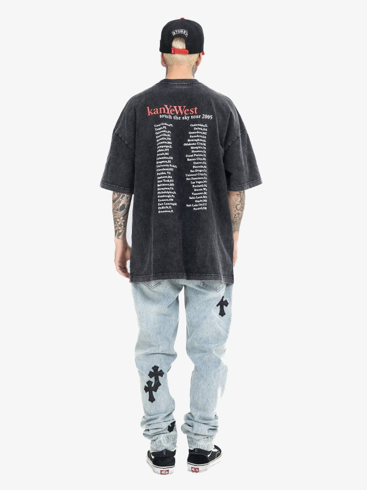 Vintage Rap T-Shirt mit Bären-Grafik, Washed Schwarz – am Model, Ganzkörper von hinten | XoKool
