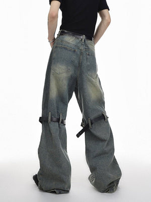 Vintage Wide Leg Jeans mit Schnallenriemen am Knie – am Model, von hinten | XoKool