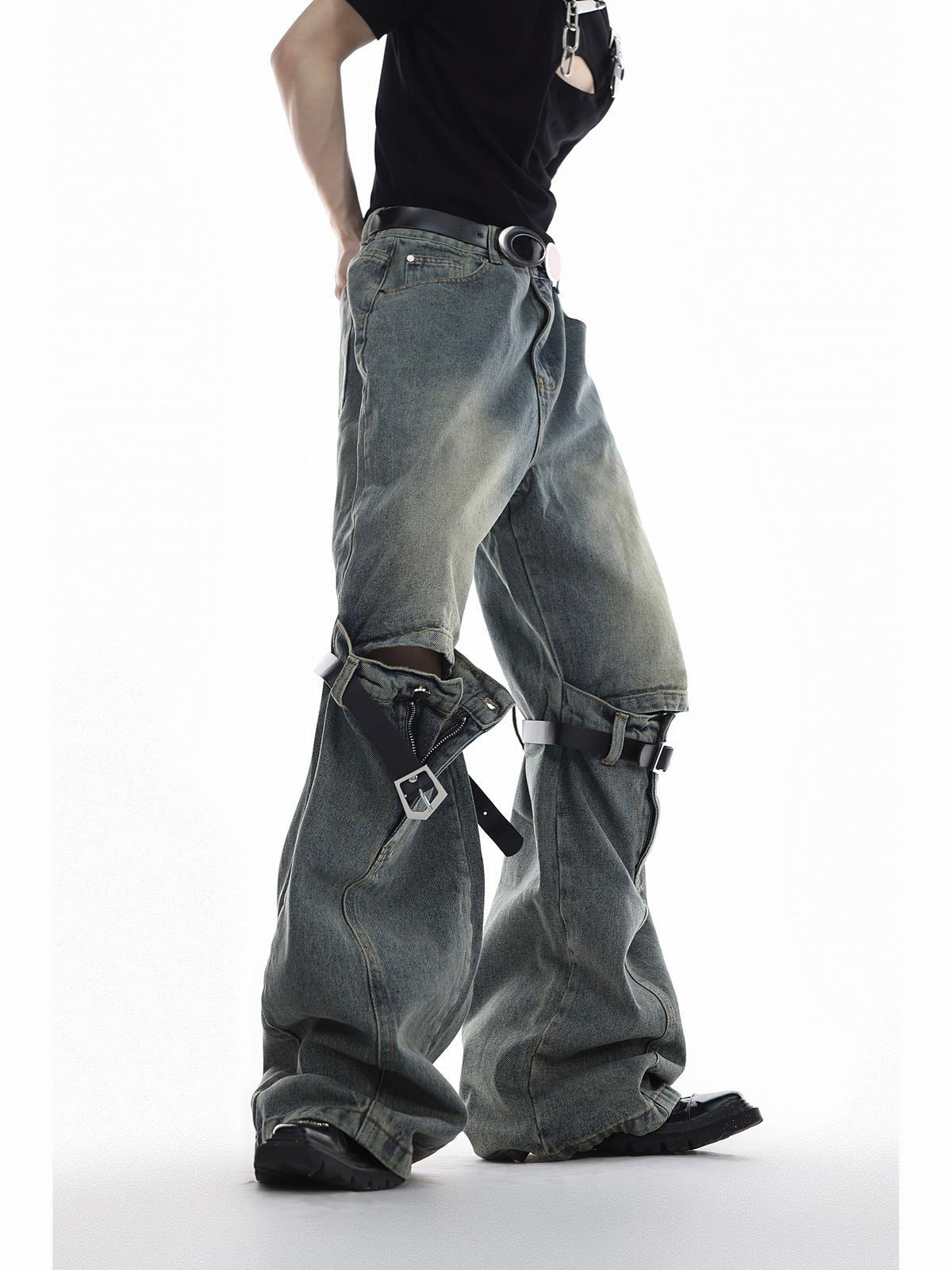Jeans mit Kniebändern – am Model, seitlich | XoKool