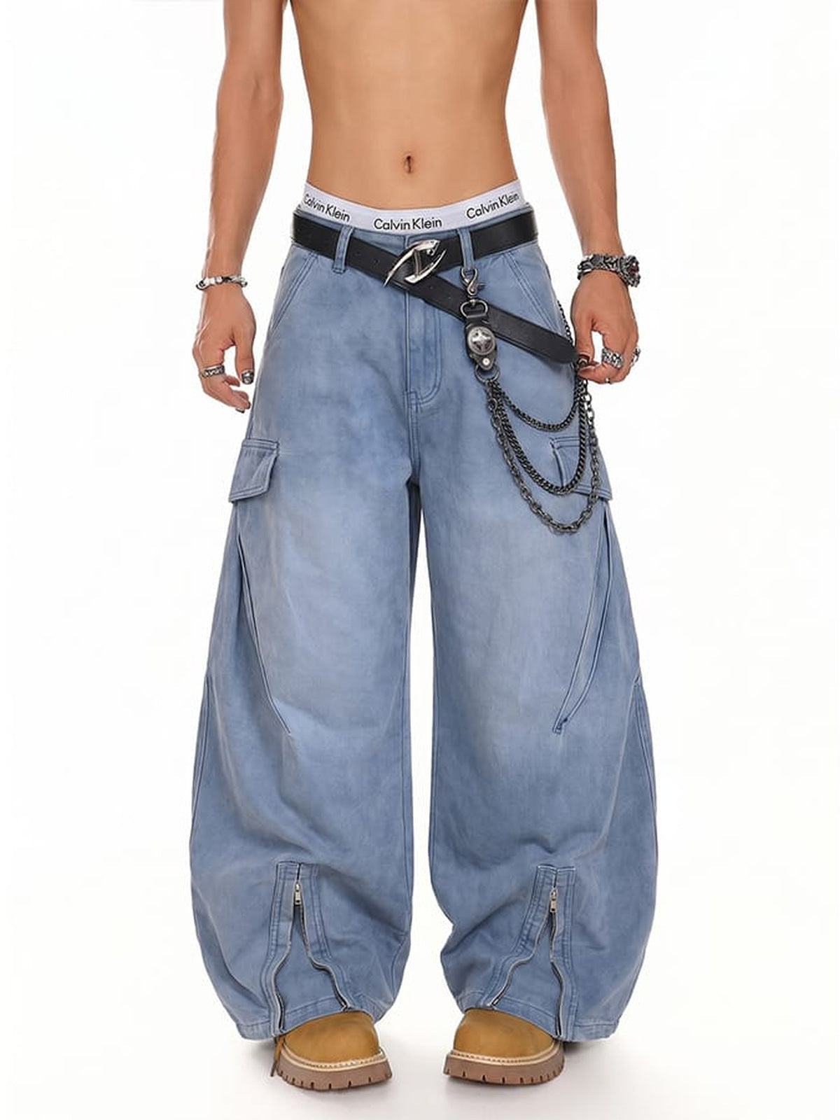 Washed Baggy Cargohose mit Reißverschluss am Saum – Hellblau, am Model von vorn | XoKool