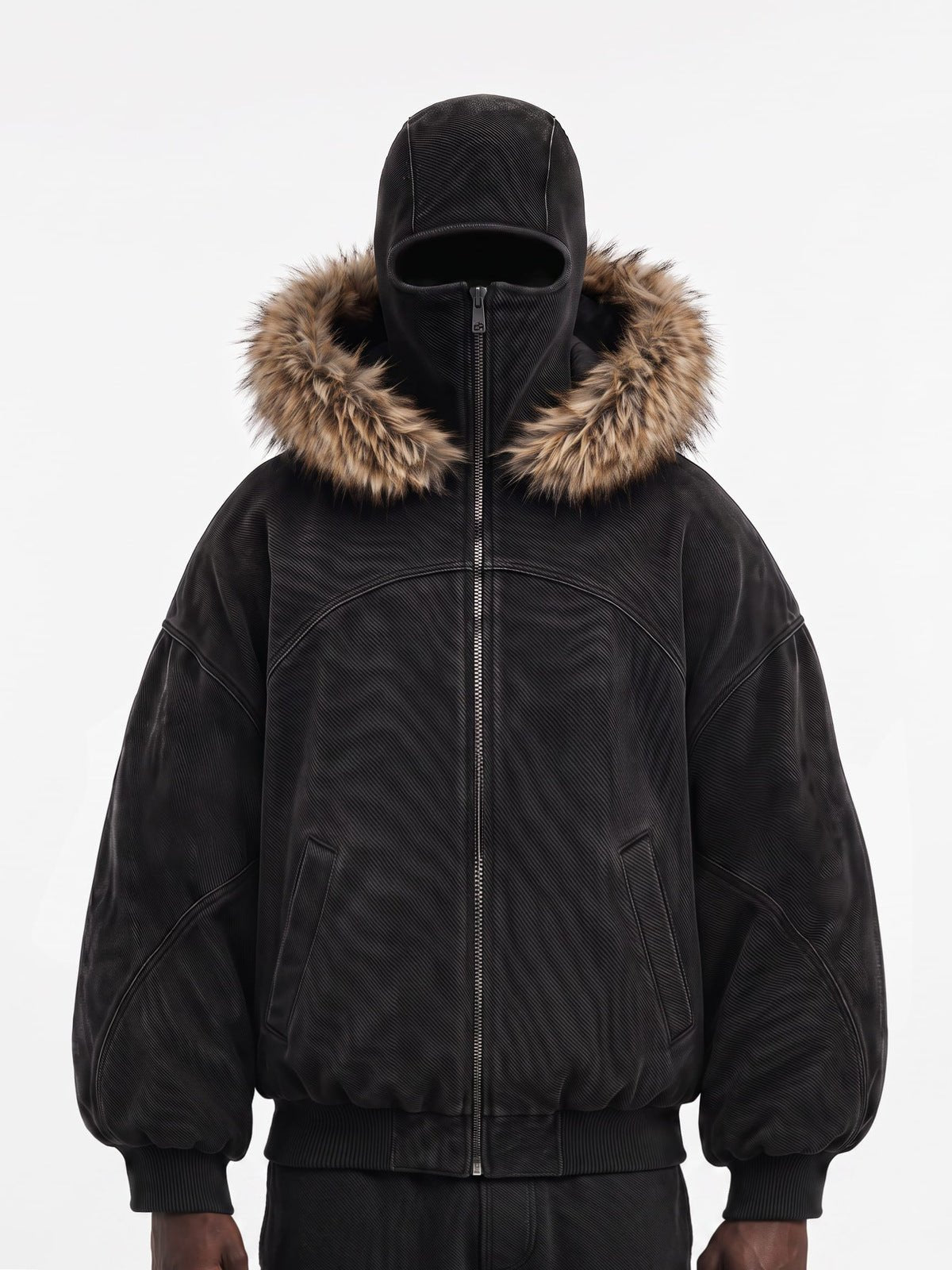 Washed Black Balaclava Jacke mit Kunstfellbesatz – am Model, vorne | XoKool