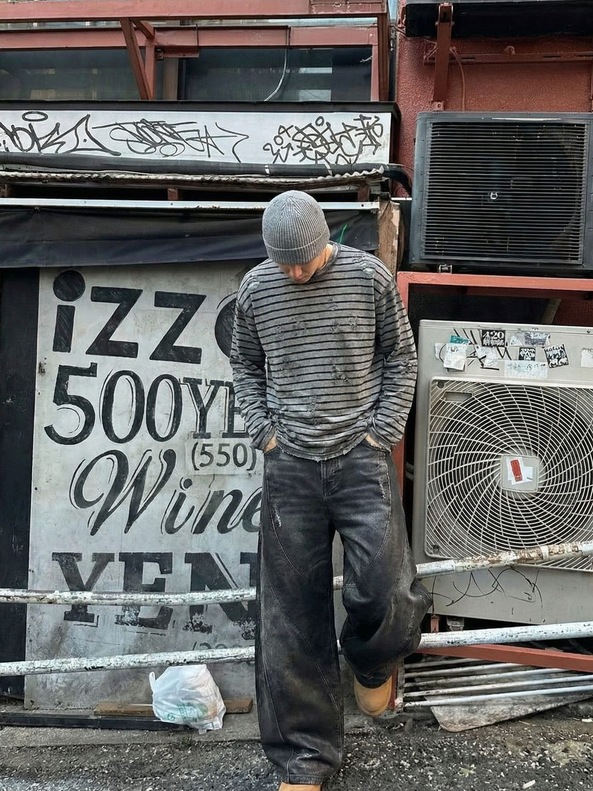 Washed black barrel jeans – street photo, front | XoKool