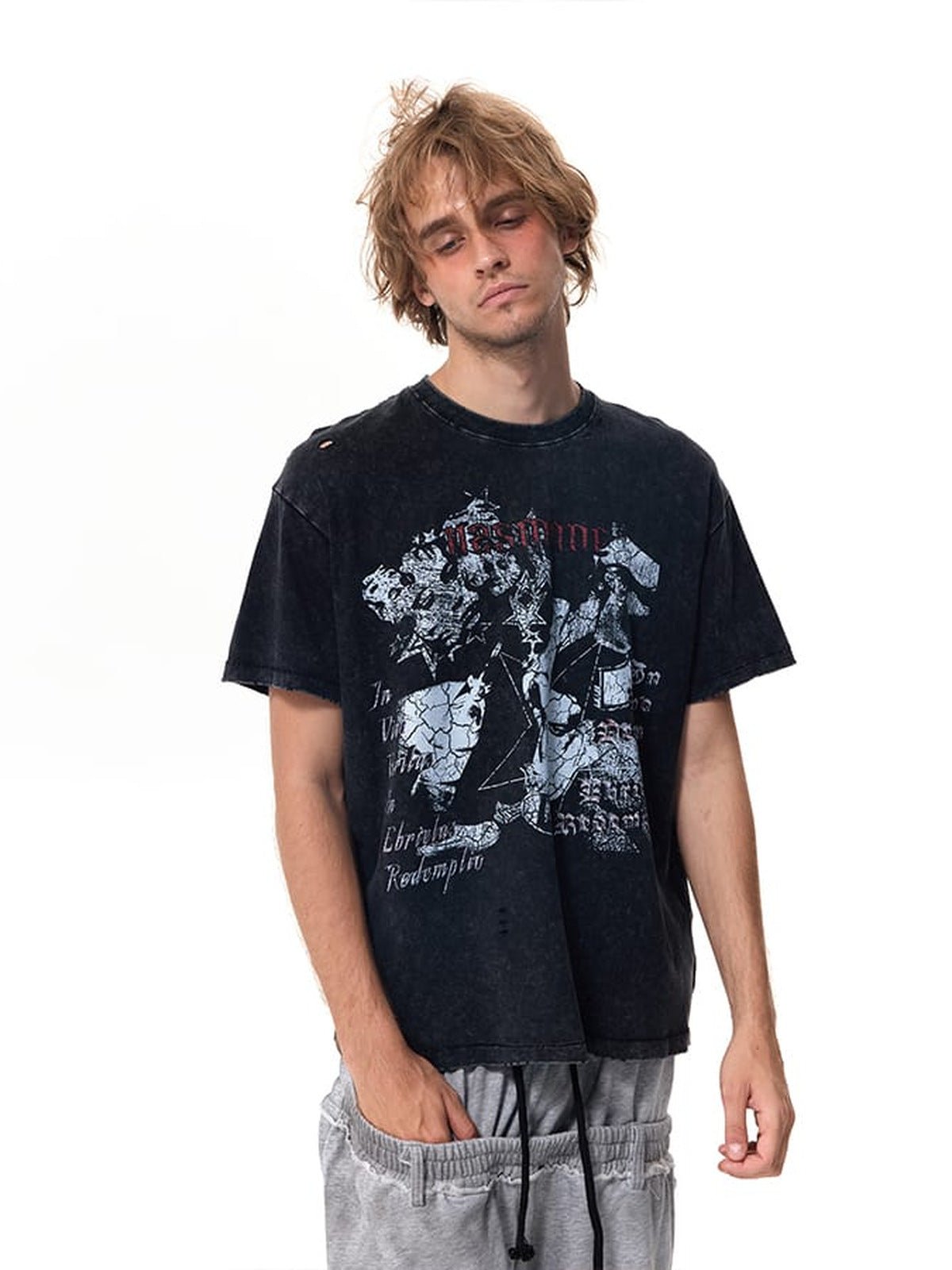 Grunge Collage T-Shirt – am Model, Vorderansicht | XoKool