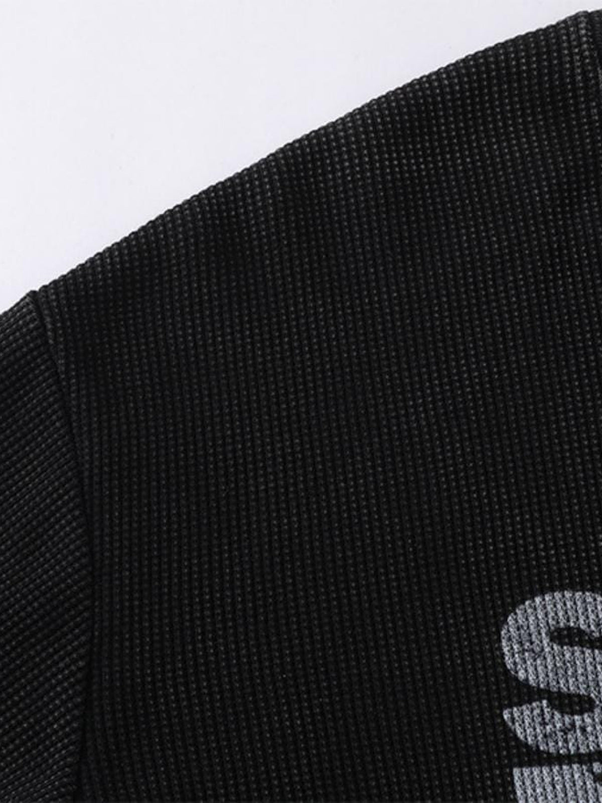 Punk Longsleeve – Schulter und Print im Detail | XoKool