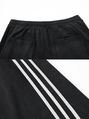 Side stripe sweatpants – Back pockets and stripes close-up | XoKool