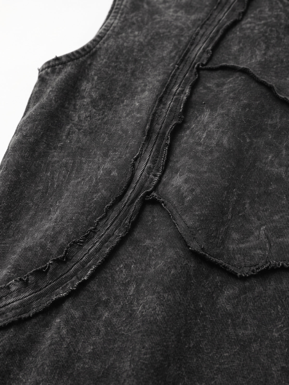 Washed Tanktop – Detailansicht der offenen Schulternaht | XoKool