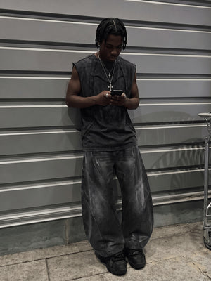 Washed Tanktop – Streetfoto, an die Wand gelehnt | XoKool