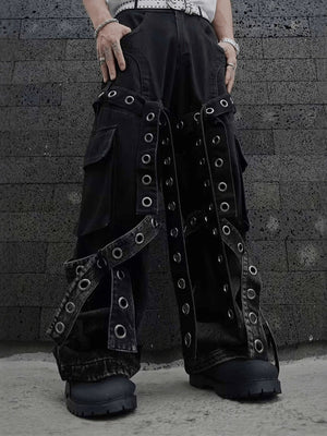Pantalones cargo de pierna ancha con correas en negro lavado – en modelo, frente | XoKool