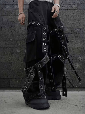 Pantalones cargo de pierna ancha con correas en negro lavado – en modelo, frente | XoKool