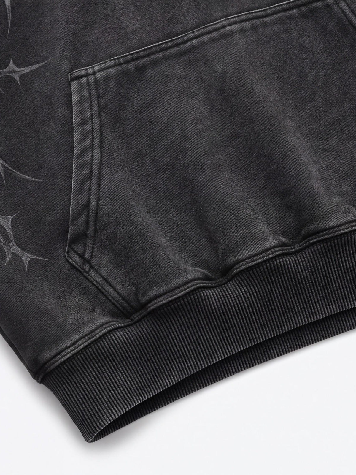 Dornen-Hoodie – Nahaufnahme von Tasche und Saum | XoKool