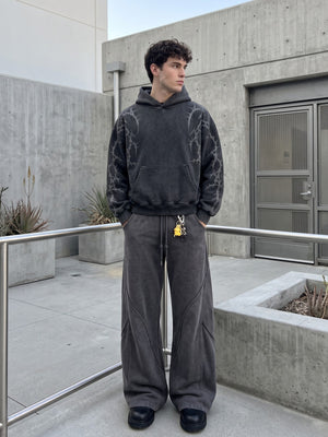 Dornen-Hoodie – Streetfoto, Ganzkörperansicht | XoKool
