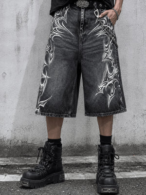Jorts mit Tribal-Print – am Model, Vorderansicht untere Körperhälfte | XoKool