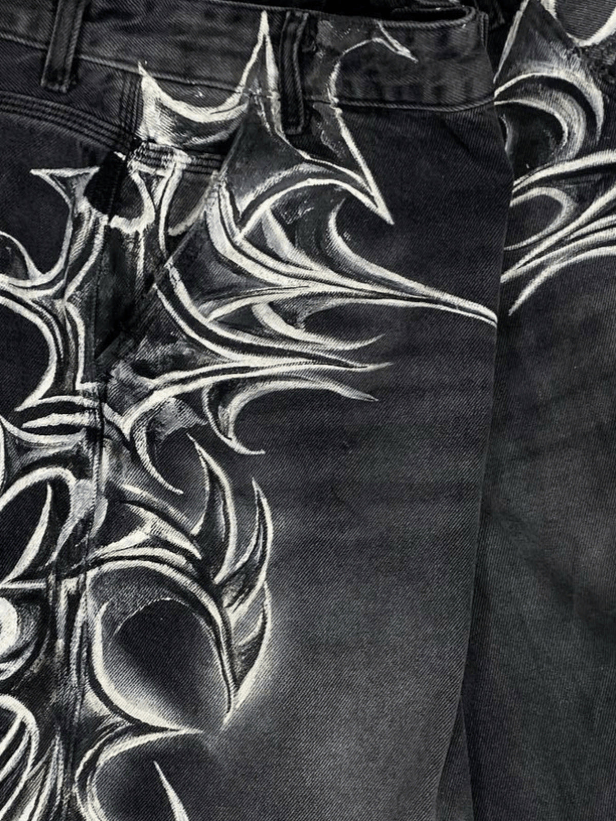 Jorts mit Tribal-Print – Nahaufnahme Print | XoKool