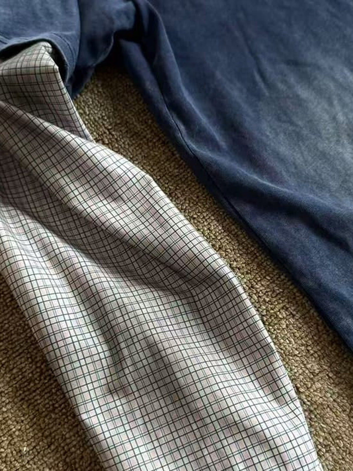 Polo en capas efecto lavado – primer plano de la manga de cuadros | XoKool