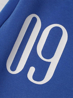 Jogginghose mit Print – Blau, Zahlenprint im Detail | XoKool