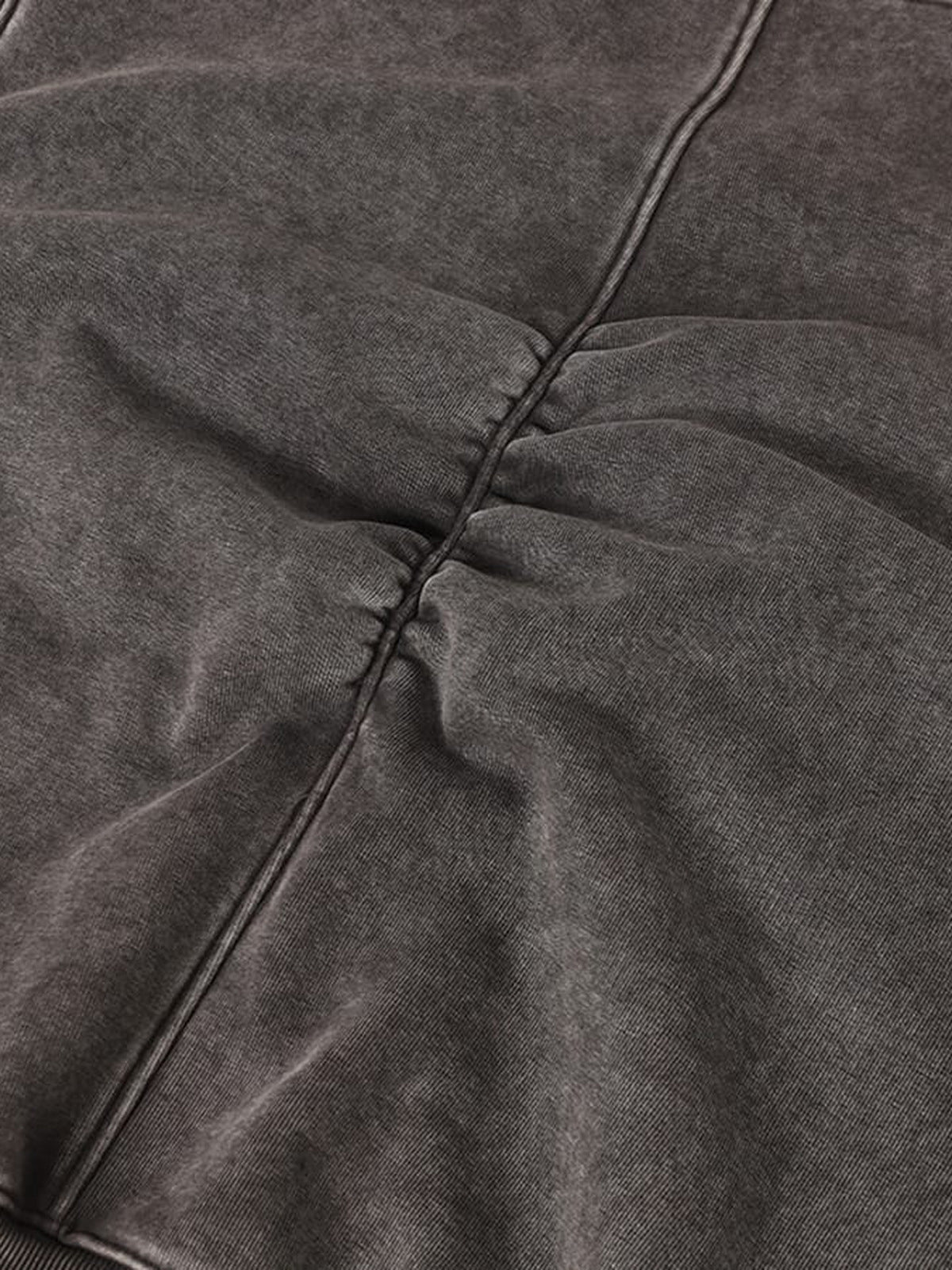 Hoodie zippé marron délavé avec capuche en fausse fourrure – gros plan sur la couture froncée du dos | XoKool