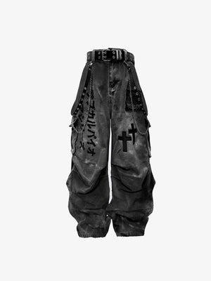 Jeans cargo con efecto lavado, estampado de cruz y cadena – gris carbón, vista frontal | XoKool