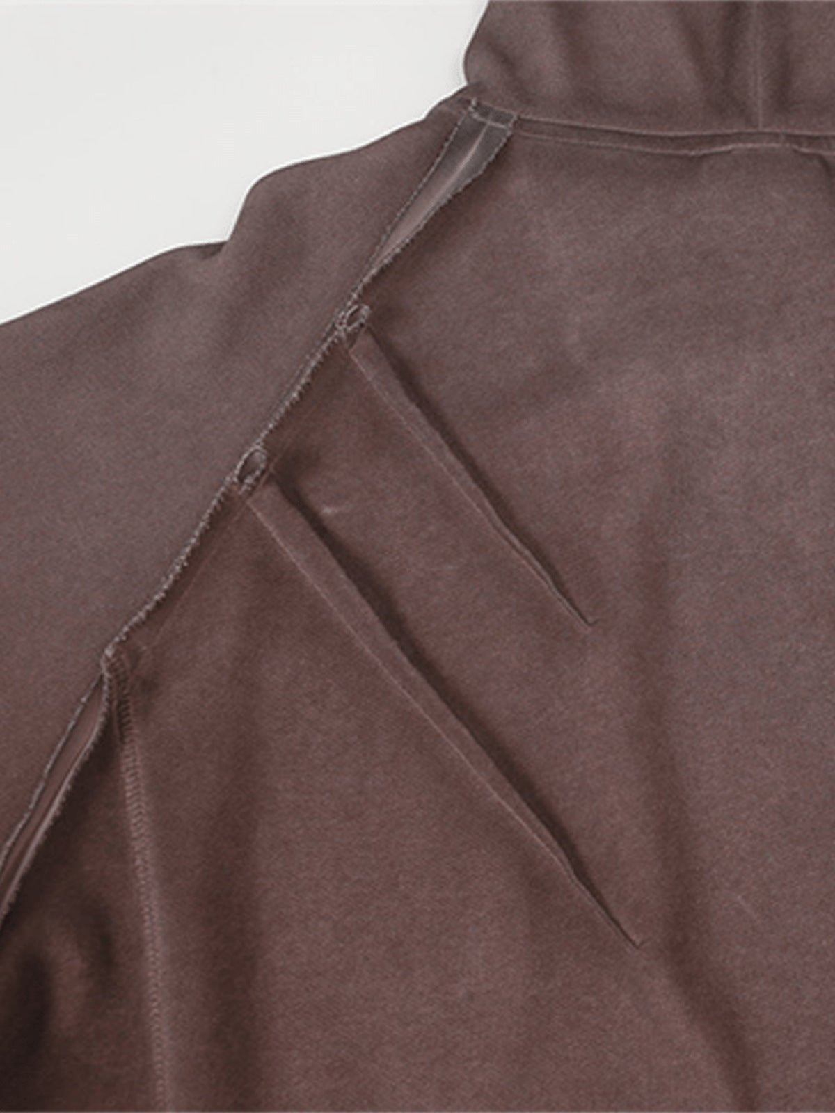 Washed hoodie – pleat seam close-up | XoKool