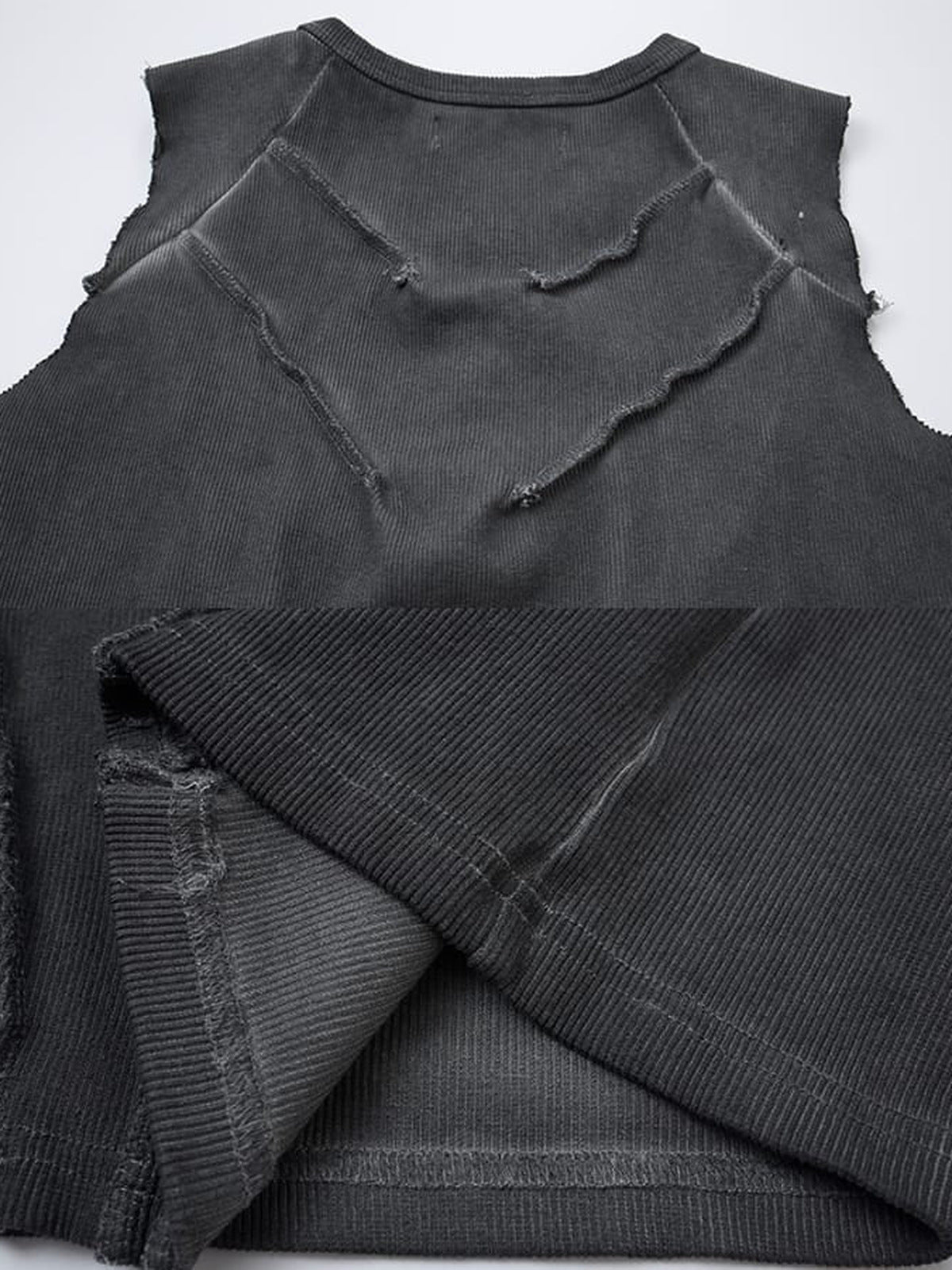 Ribbed tank top – neckline and hem close-up | XoKool