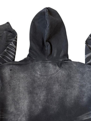 Hoodie roto – detalle de la parte trasera de la capucha | XoKool