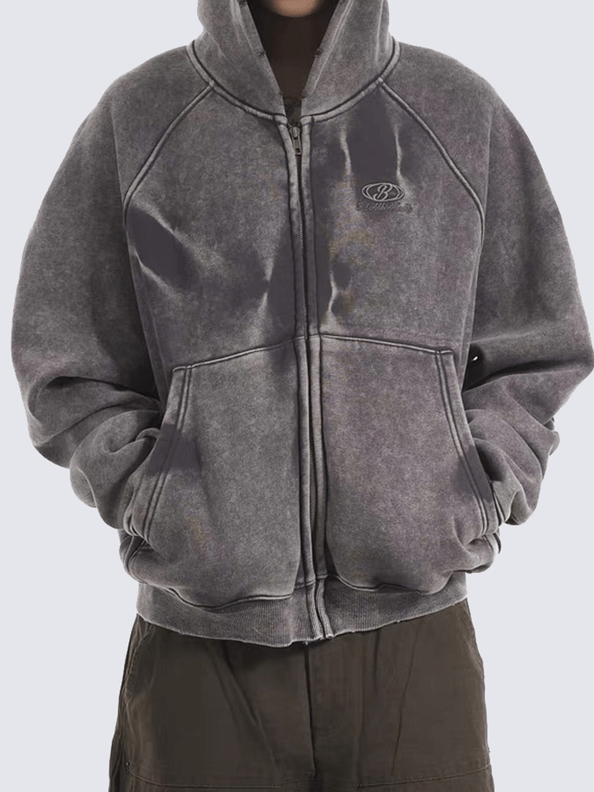 Hoodie con cierre y mangas fruncidas – en modelo, frente | XoKool