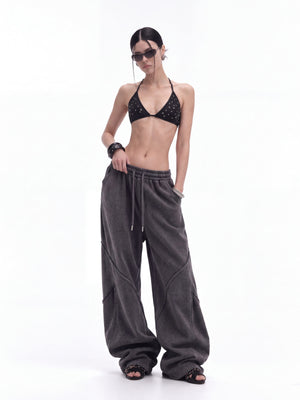 Wide Leg Jogginghose – am weiblichen Model, Vorderansicht schräg | XoKool