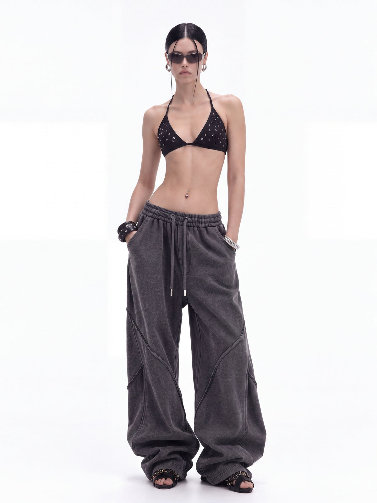 Wide Leg Jogginghose – am weiblichen Model, Vorderseite | XoKool