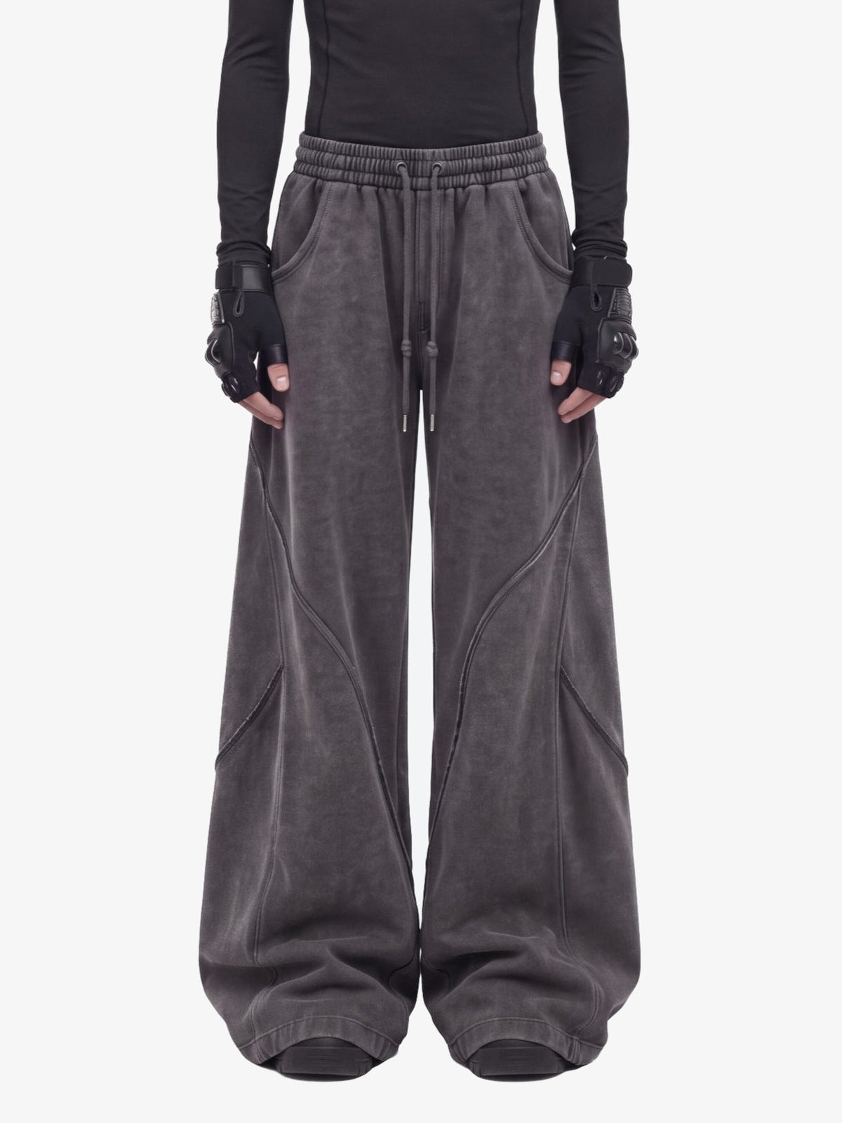 Washed Dark Grey Wide Leg Jogginghose – am Model von vorne (Ausschnitt) | XoKool