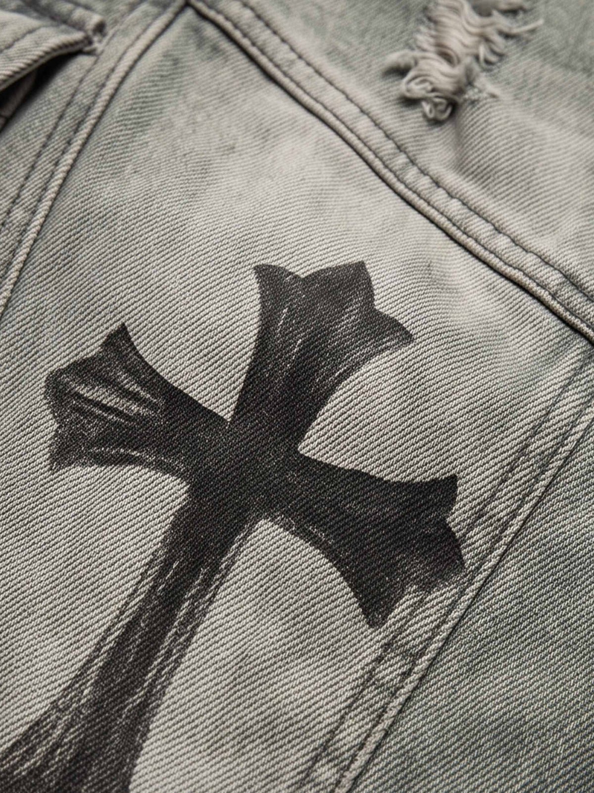 Gothic cargo pants – Cross print close-up | XoKool