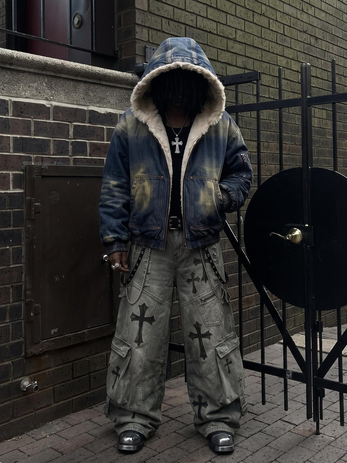 Gothic cargo pants – Street photo | XoKool