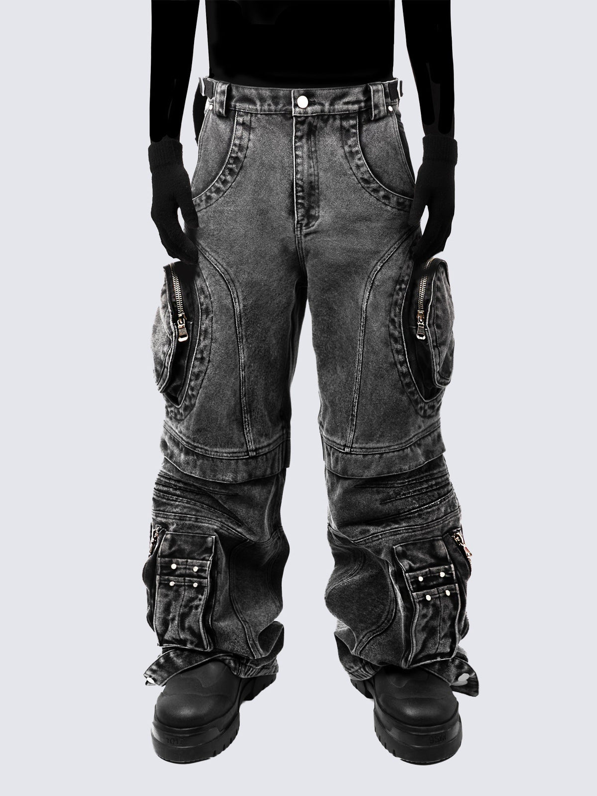 Jeans baggy grises con efecto lavado y bolsillos cargo con cierre – En modelo, frente | XoKool