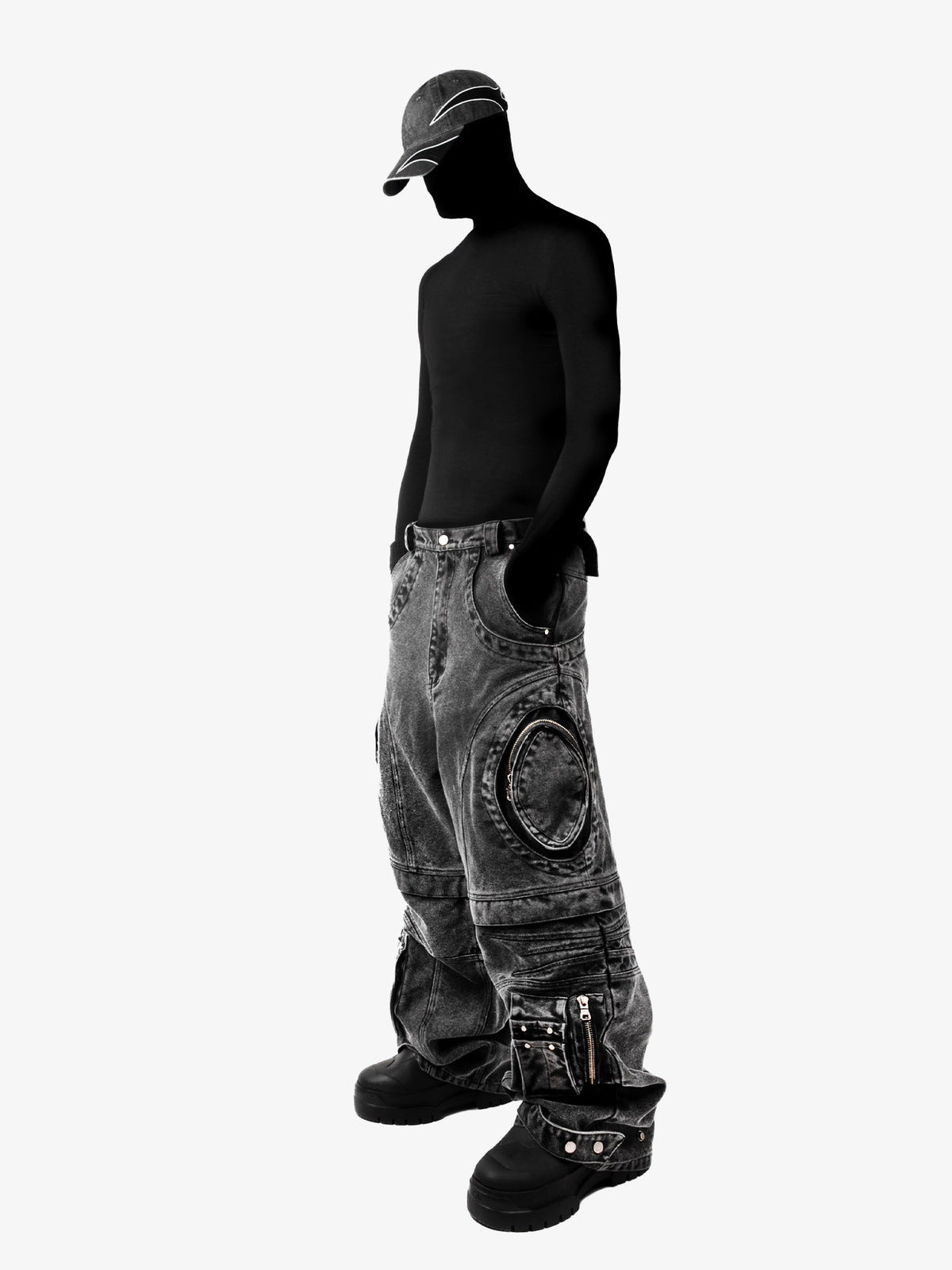 Jeans baggy grises con efecto lavado y bolsillos cargo con cierre – En modelo, lateral | XoKool