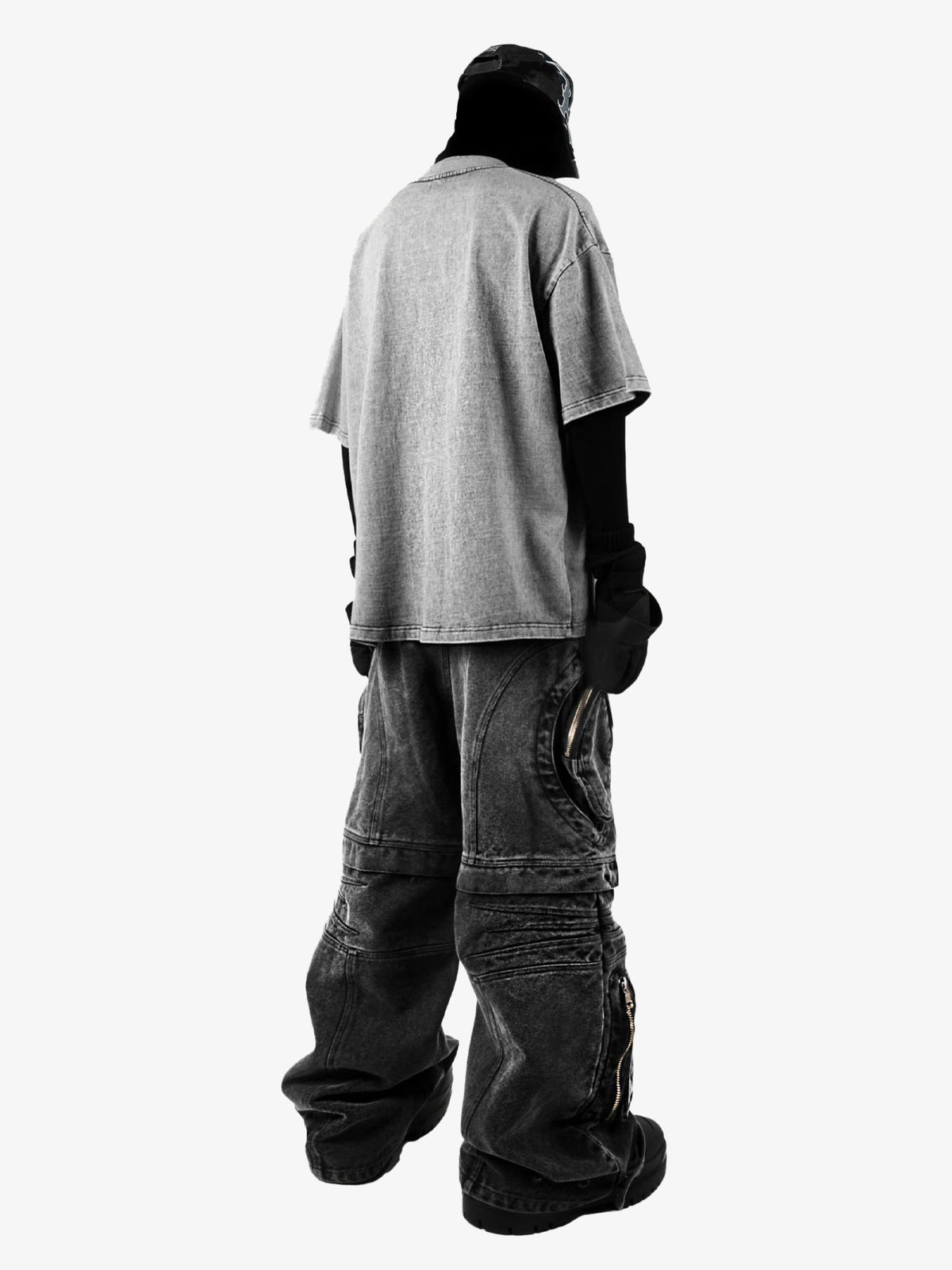 Washed Boxy T-Shirt in Grau mit Metall-Schriftzug – am Model, Rückseite | XoKool