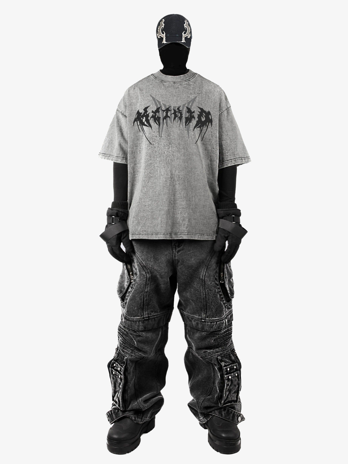 Washed Boxy T-Shirt in Grau mit Metall-Schriftzug – am Model, Vorderansicht | XoKool