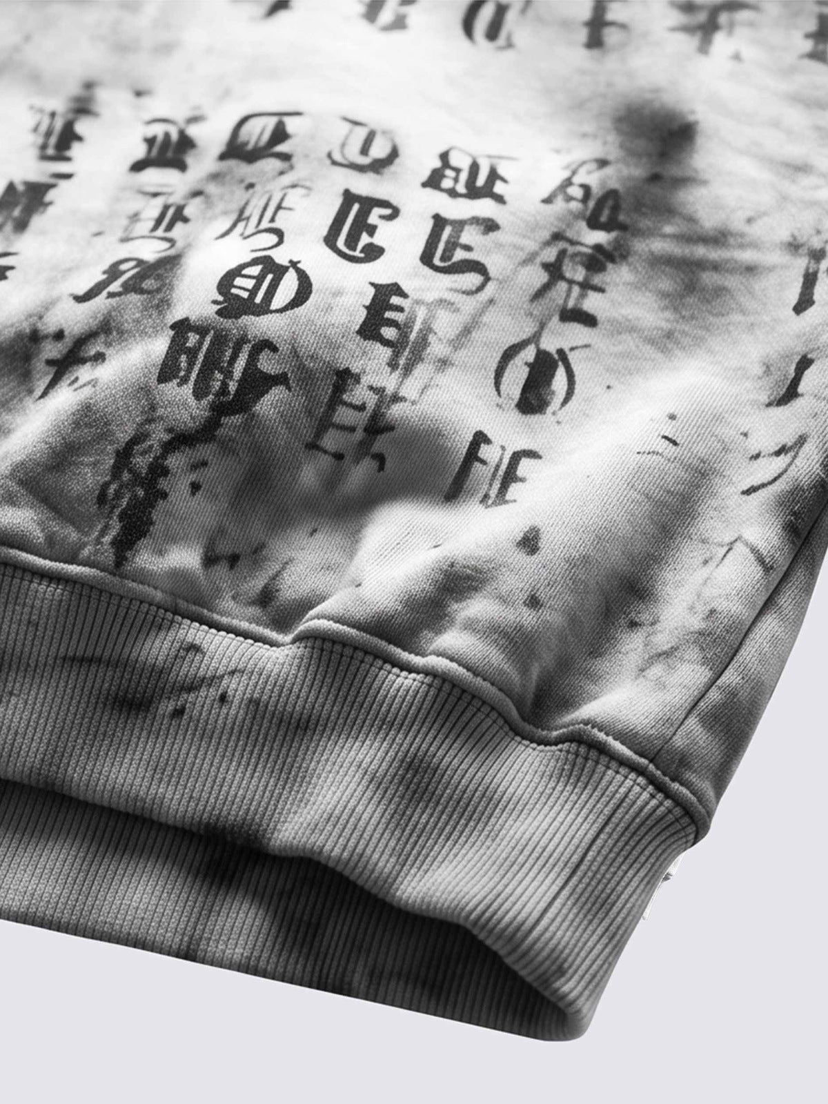 Hoodie mit Layered-Ärmeln – Nahaufnahme von Saum und Print | XoKool