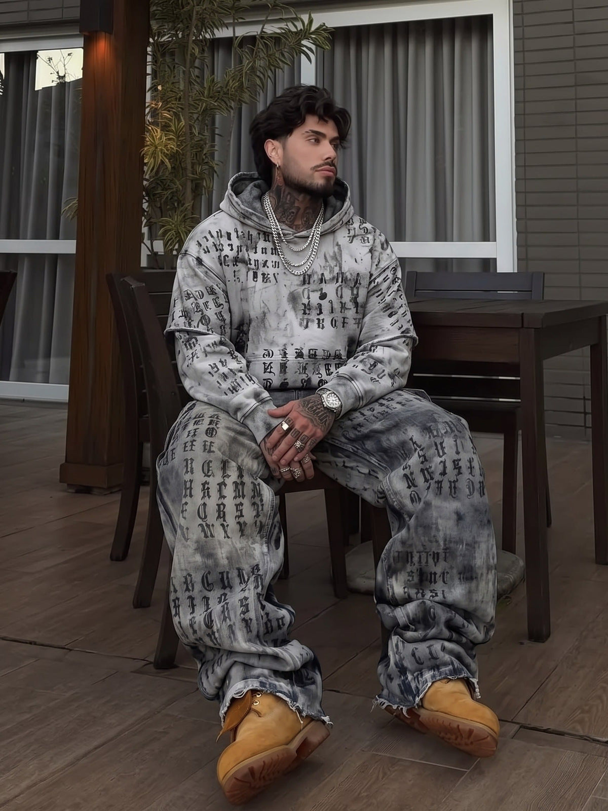 Hoodie mit Layered-Ärmeln – Streetfoto, komplettes Outfit | XoKool
