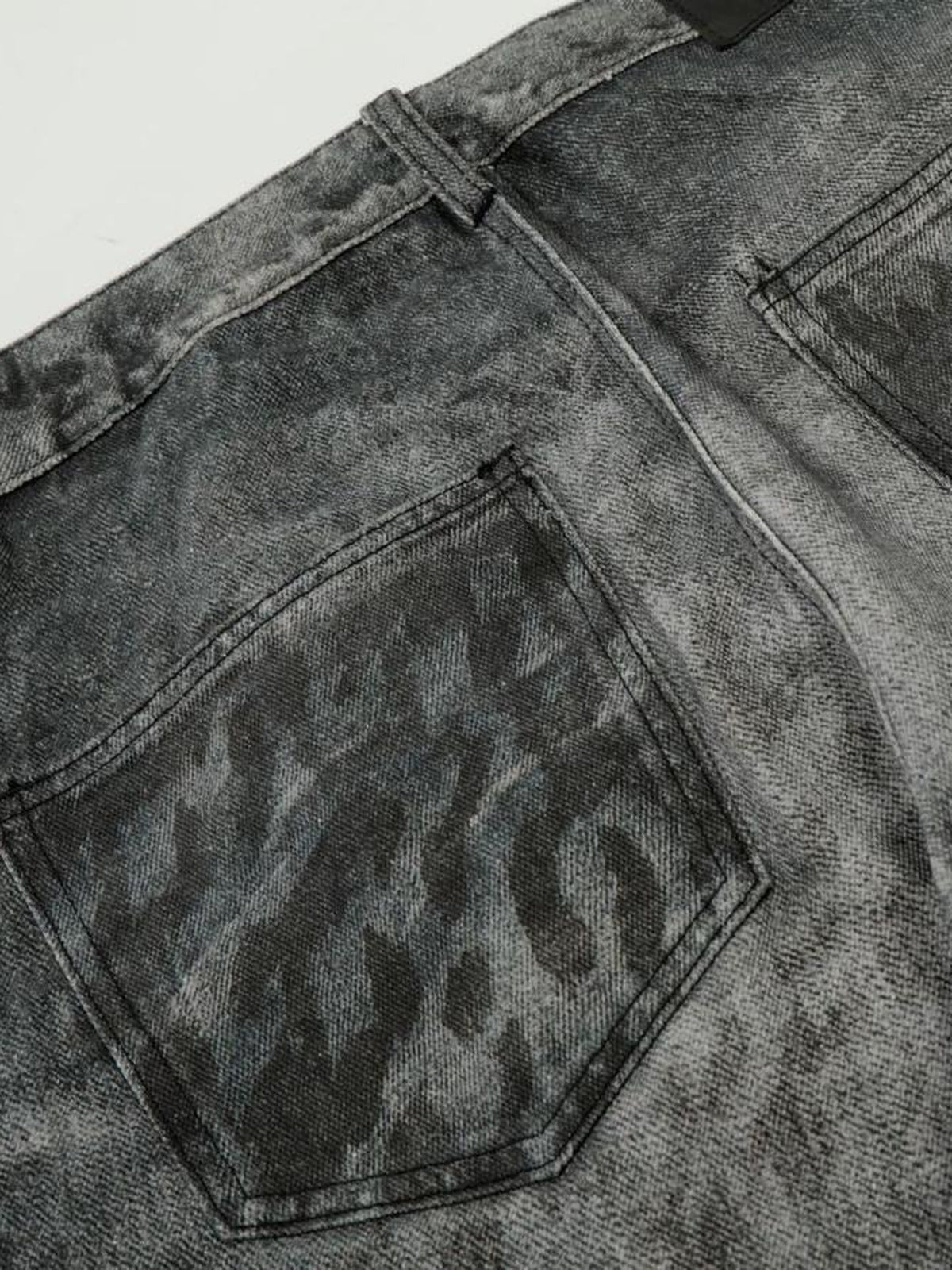 Graue Wide Leg Jeans – Leo-Gesäßtasche im Detail | XoKool