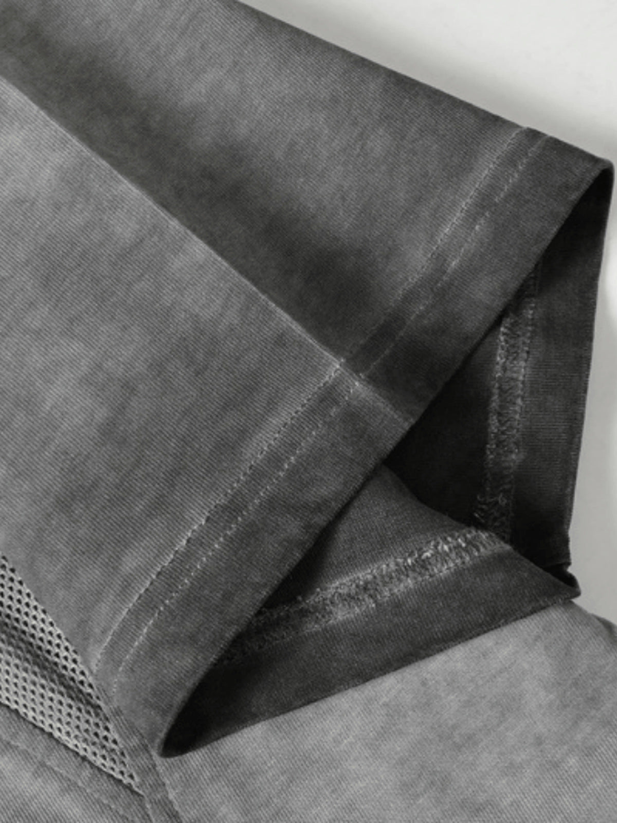 Washed raglan tee – hem close-up | XoKool