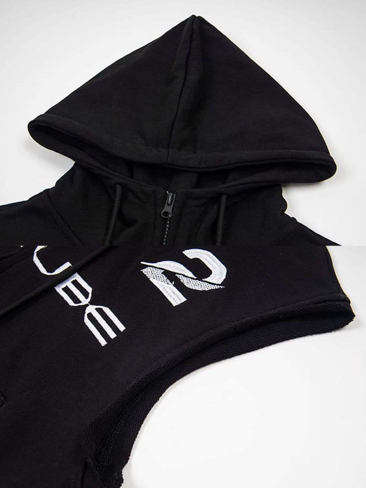Sleeveless hoodie – Black, hood and chest close-up | XoKool
