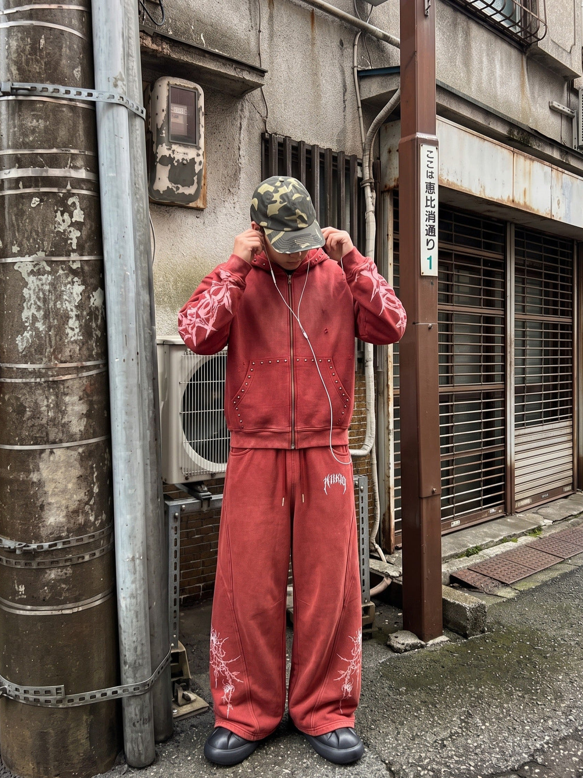 Thorn zip up hoodie – Red, street photo full outfit | XoKool