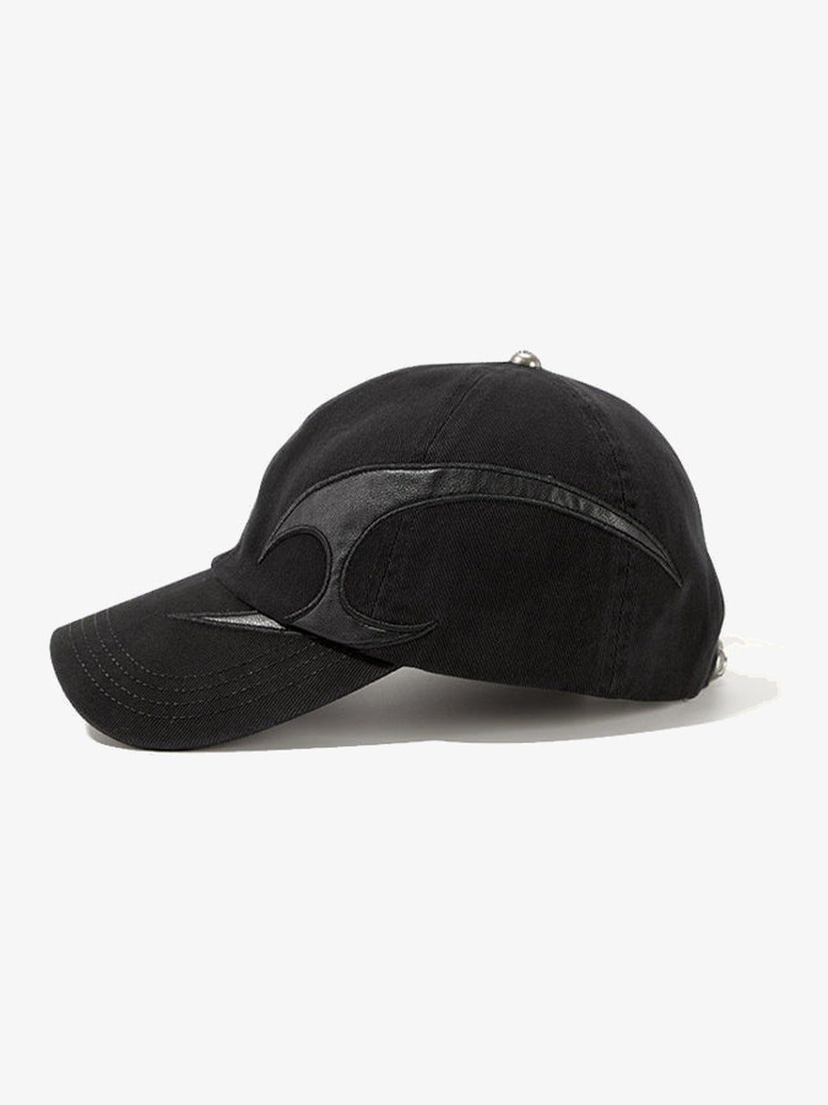Gorra de béisbol lavada con parche de llamas tribales – negro, vista lateral | XoKool