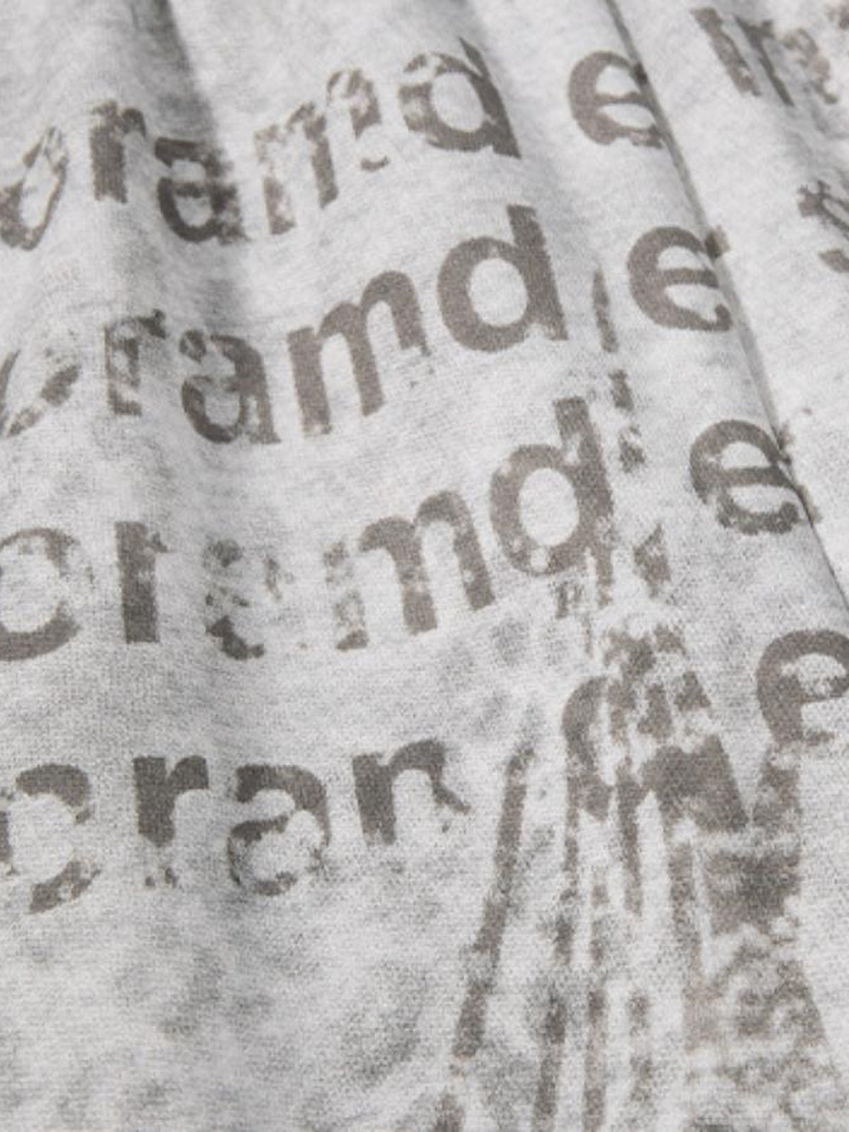 Wide leg sweatpants – text print close-up | XoKool
