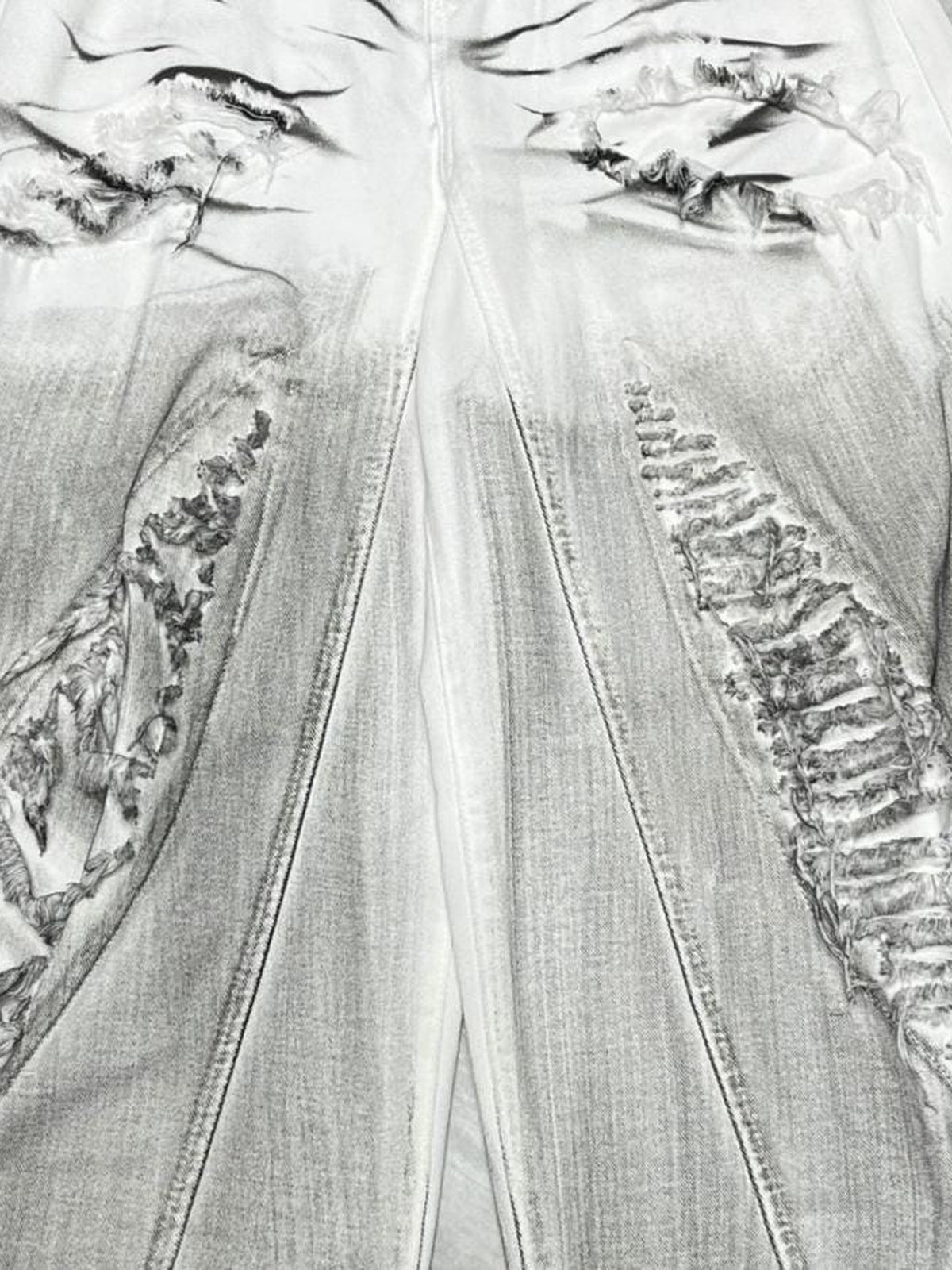 Weiße Ripped Jeans – Risse vorne im Detail | XoKool